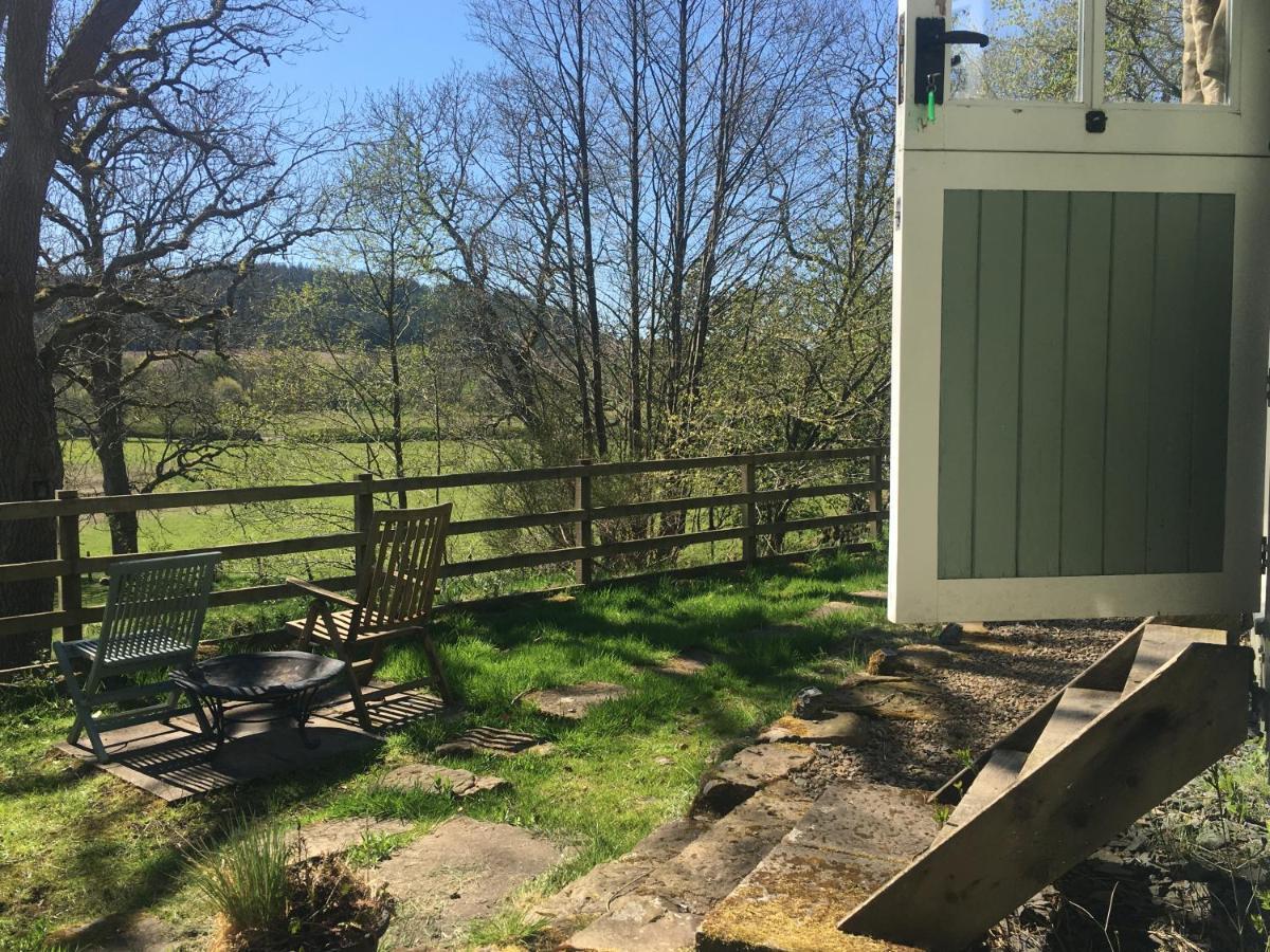 Posh Huts Farmstay Falstone ภายนอก รูปภาพ