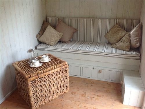 Posh Huts Farmstay Falstone ภายนอก รูปภาพ